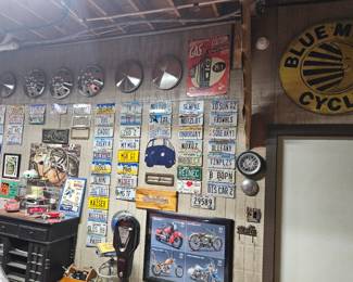 wall of plates