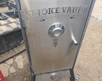 Smoke vault smoker