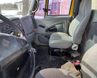 2005 International 7400&nbsp; &nbsp; &nbsp;dt466 with 7 speed Spicer transmission 60ft boom 4x4