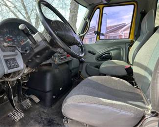 2005 International 7400&nbsp; &nbsp; &nbsp;dt466 with 7 speed Spicer transmission 60ft boom 4x4