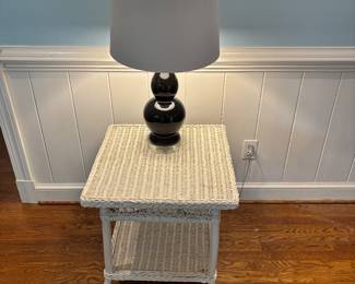 White wicker side table with pretty black lamp 