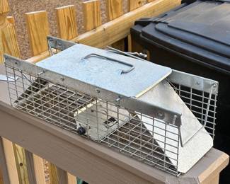 Critter capture cage