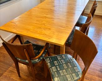 Very large dining table with leaf, and chairs! In good condition 