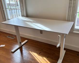 Very cool adjustable height drafting/computer/ work table 