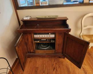 Vintage stereo and cabinet