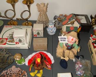 Some very nice items to adorn your home at the holiday