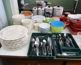 Lots of great in great shape kitchen items