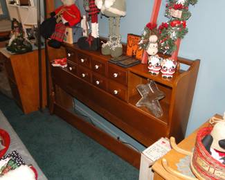 It is the complete bed, you will have to go back around 185 pictures to see it prior to us setting up