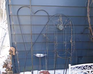 These trellises are just looking for sunny days and vines