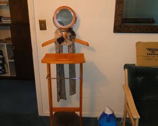 Men's clothing valet