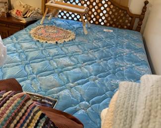 Queen bed - Thomasville