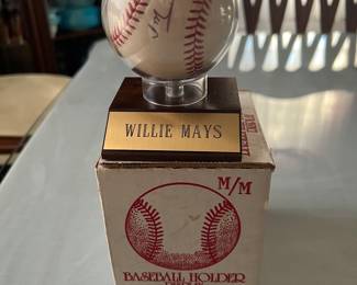Willie Mays Signed Baseball, has certifications