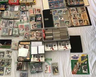 Large collection of football/sports cards 