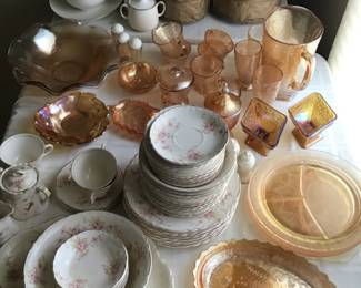 Jeannette glass/ depression glass/ carnival glass 