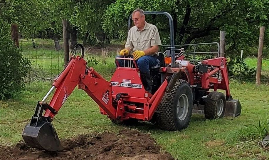TRACTOR BACK HOE WITH