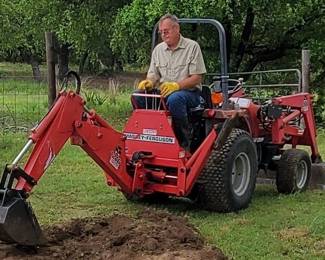 TRACTOR BACK HOE WITH