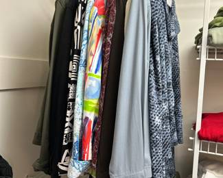 QUALITY WOMENSWEAR.  SIZE L. 