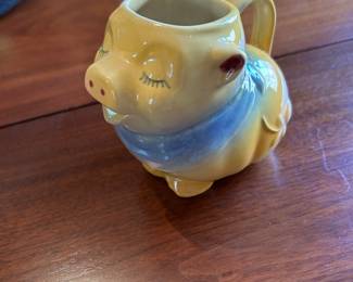 MID CENTURY SHAWNEE CREAMER. 