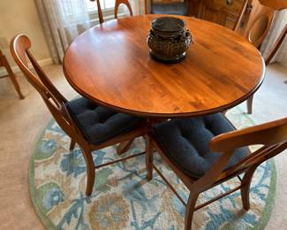 HARD ROCK MAPLE HANDSOME DINING ROOM TABLE AND CHAIRS. $295. 