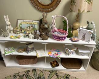 LOTS OF EASTER DECORATIONS. 