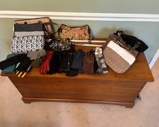 LARGE ASSORTMENT OF NEW AND GENTLY USED POCKETBOOKS. 