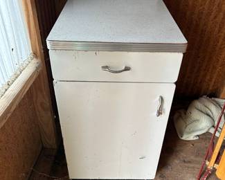 MID CENTURY STORAGE CABINET. 