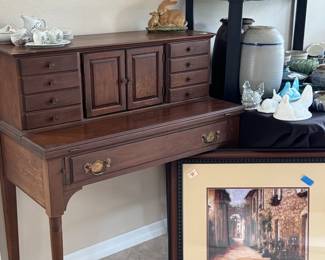MAHOGANY FINISH WRITING DESK