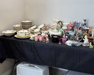 SEWING MACHINE, MAGIC CHEF ENAMEL GAS STOVE, FRANCISCAN DESERT ROSE, AUTUMN LEAF ALADDIN TEAPOT
