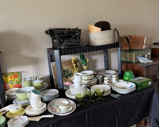 MISC. COLLECTION OF VINTAGE DISHES, ANTIQUE TYPEWRITER