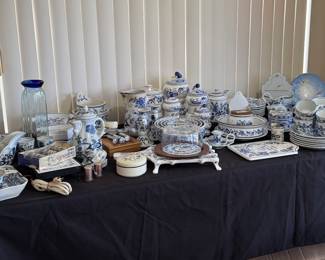 BLEND OF BLUE ONION, BLUE DANUBE DISHES 
