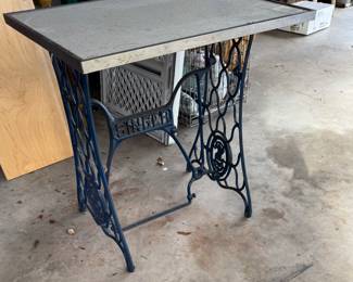 SINGER CAST IRON BASE