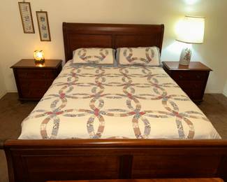 Durham queen sized sleigh bed