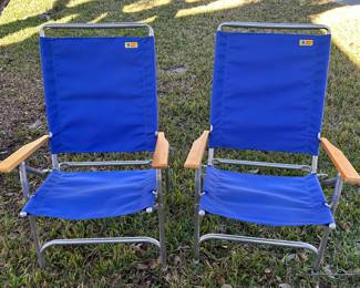 These comfy chairs are ready for a trip to the beach!