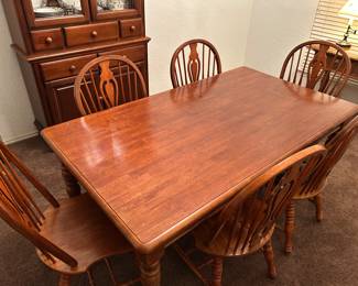 Solid wood dining table with 6 Windsor style chairs