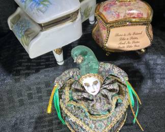 Decorative trinket boxes
