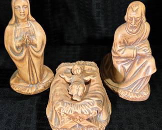 Large nativity set - Includes the Holy Family…