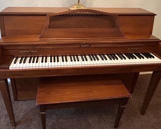 Baldwin spinet piano 