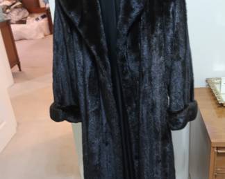 Neiman  Marcus  mink  coat   (  Longer)-  size  small