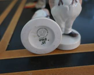 bottom  of  clown  figures