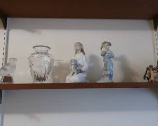 Nau  figures, other  decor