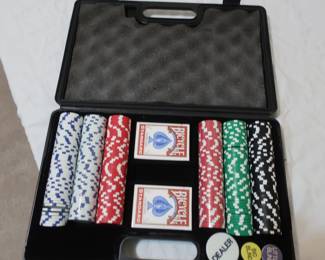 poker  chip  set  in  box