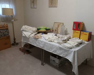 linens-napkins  and  tablecloths