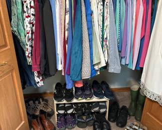 Women’s clothing XL-XXL
Shoes size 11