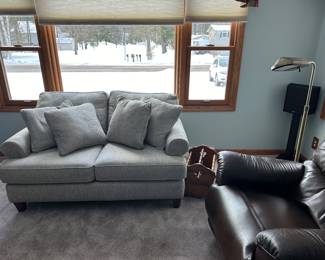 Matching LA-Z-BOY loveseat 
