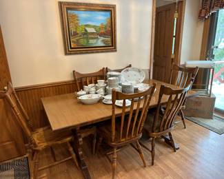 CUSHMAN colonial dining table Six chairs & two additional leaves