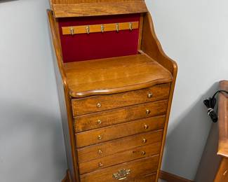 Jewelry chest 