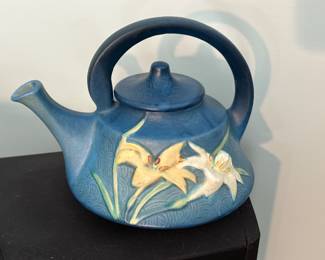 ROSEVILLE - lily coffee pot