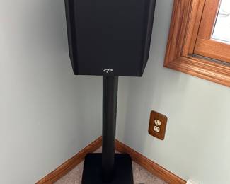 Pair of PARADIGM speakers 1/2