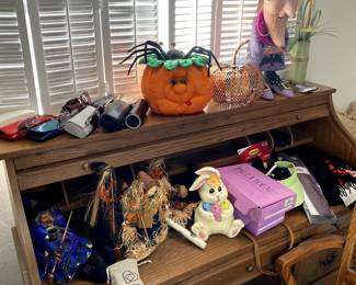 holiday decor, roll top desk