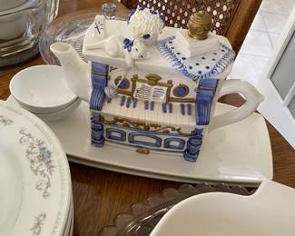 the village collectibles tapot manor house